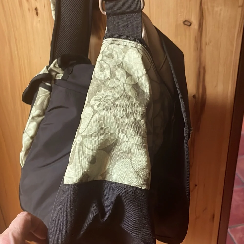 L.L. Bean‎ Aloha green laptop messenger bag